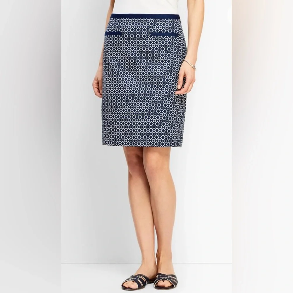 Women’s TALBOTS BATIK DIAMOND A-LINE‎ Navy Blue White SKIRT. Size 10.